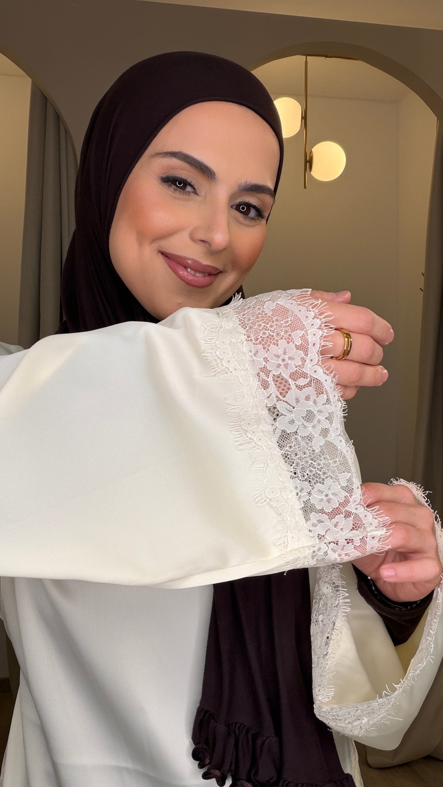 Asymmetrische Bluse mit Spitze