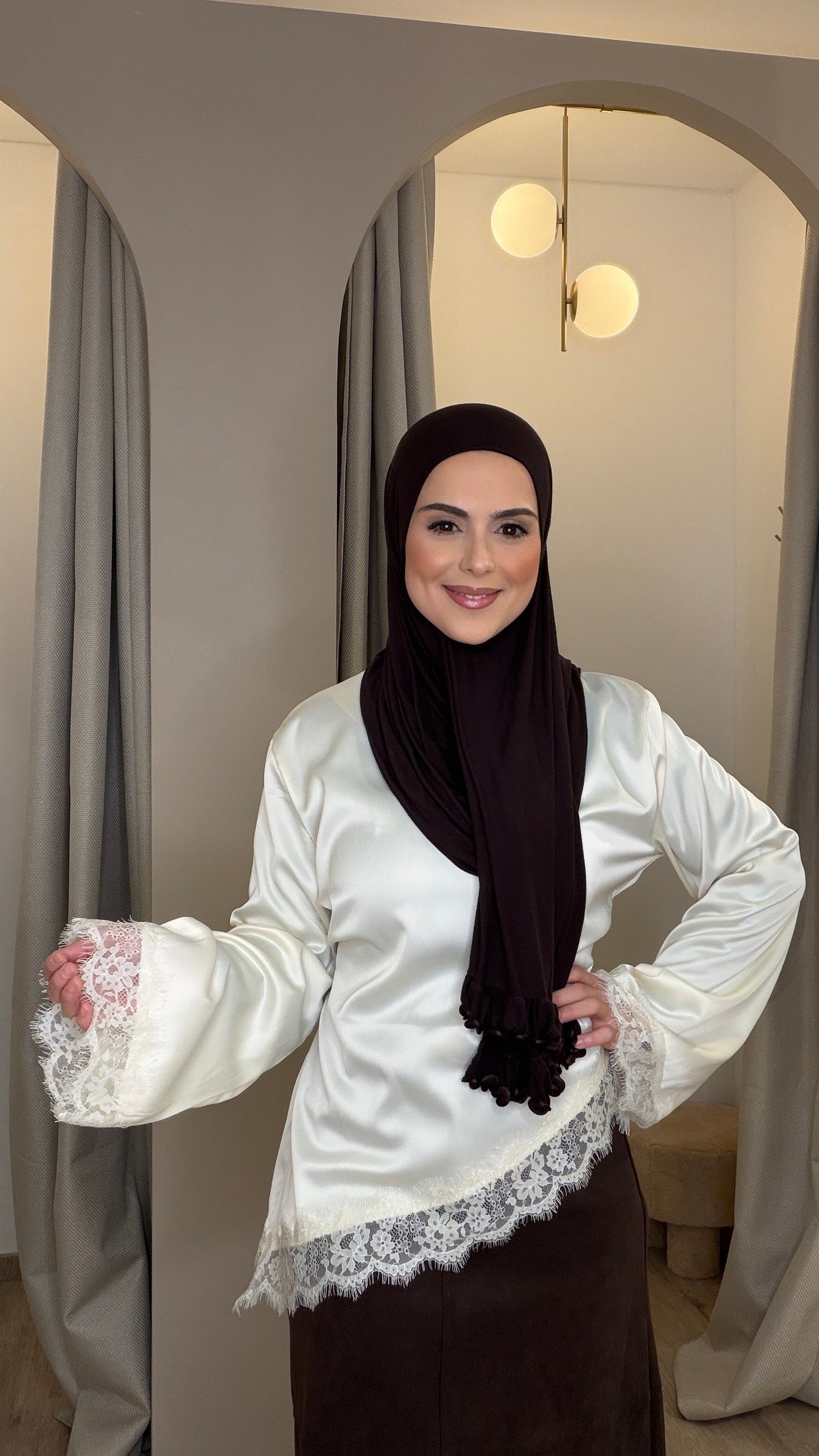 Asymmetrische Bluse mit Spitze