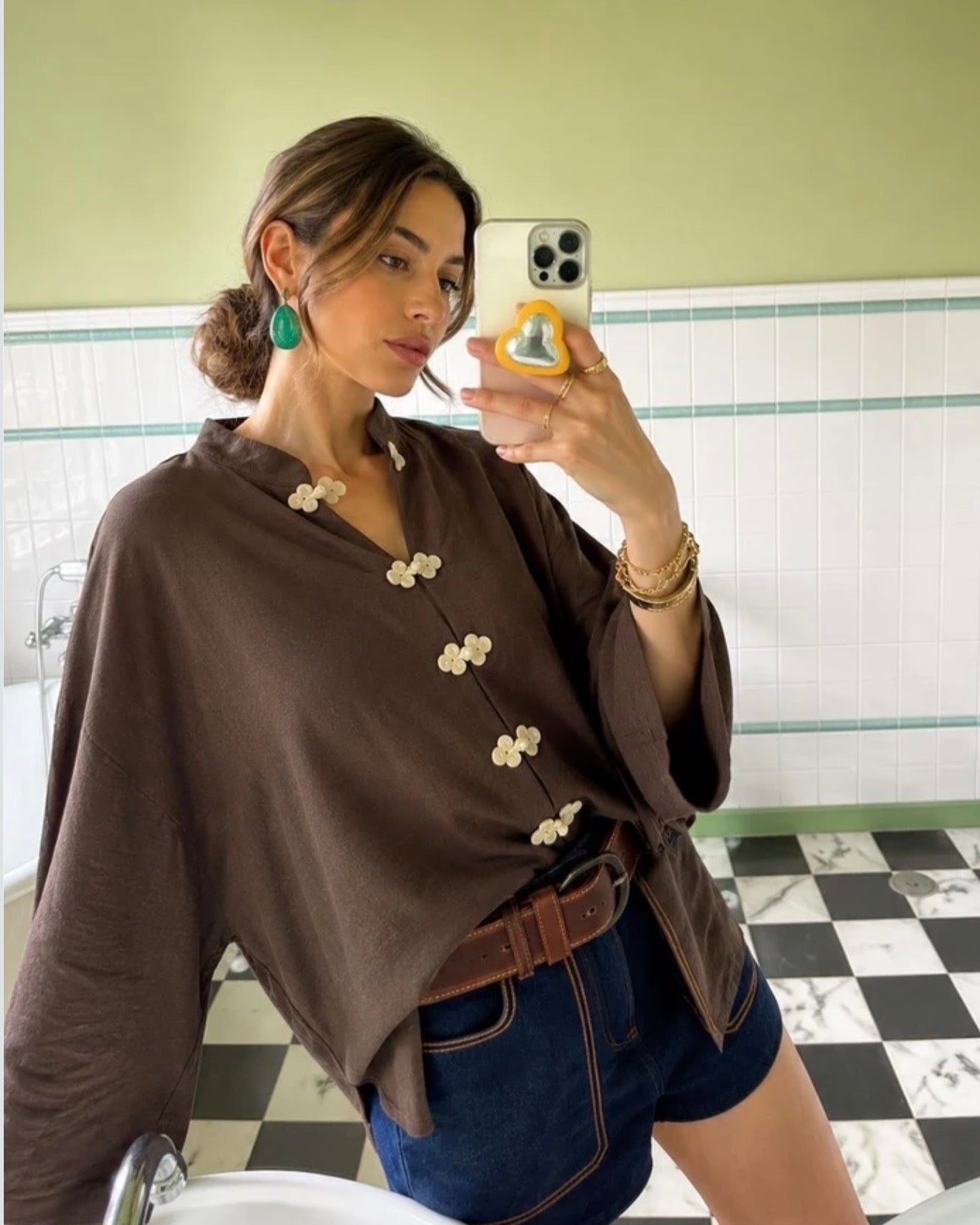 Bluse mit Knöpfen