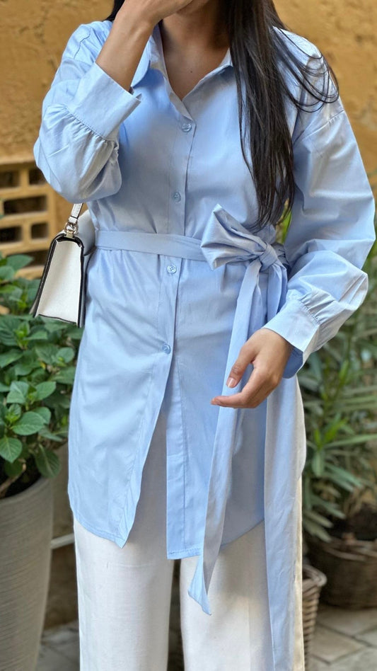Bluse mit Schnüren